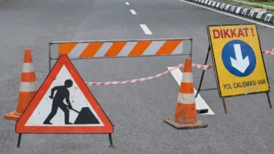 Kahramanmaraş’ta Onikişubat ve Dulkadiroğlu’nda birçok cadde ve bulvarda çalışma sürüyor.