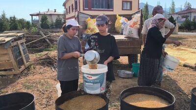 Kahramanmaraş Sütçü İmam Üniversitesi öğrencisi Semanur ve kardeşi Ayşenur, yaz
