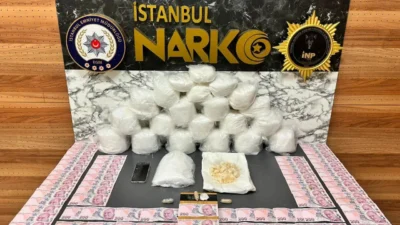 İstanbul'un Avcılar ilçesinde bir eve uyuşturucu operasyonu düzenlendi. Operasyon kapsamında