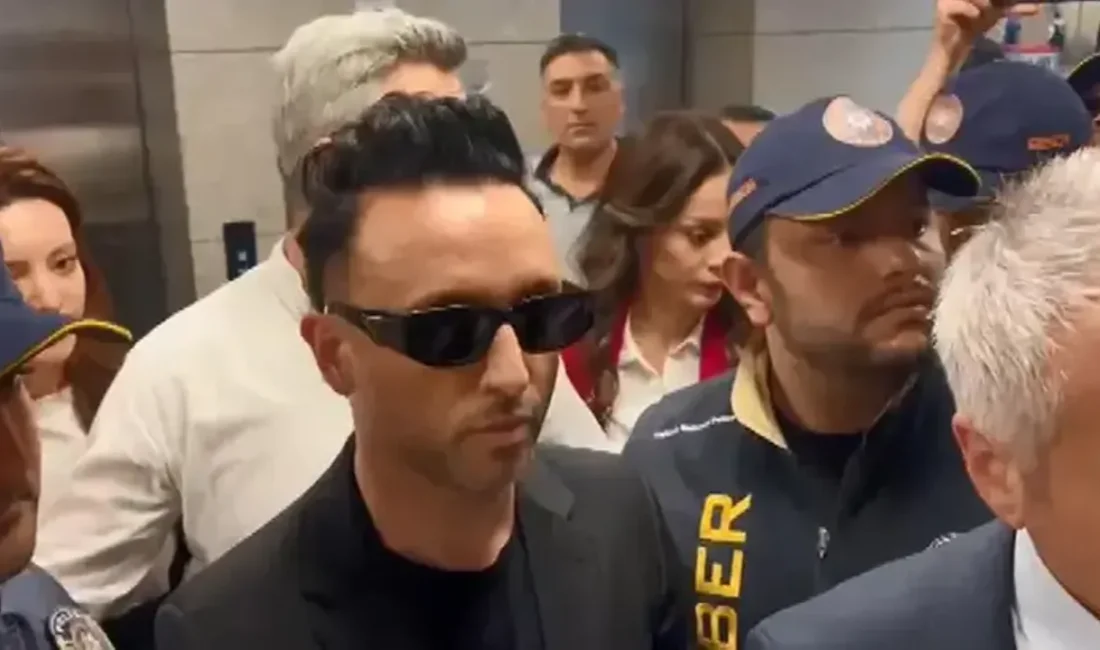 Mabel Matiz olarak tanınan şarkıcı Fatih Karaca'nın seslendirdiği, dijital platformlarda