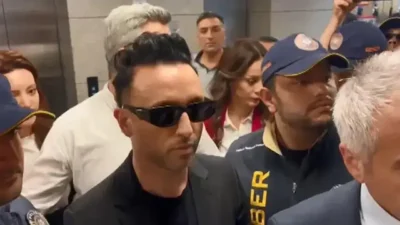 Mabel Matiz olarak tanınan şarkıcı Fatih Karaca'nın seslendirdiği, dijital platformlarda
