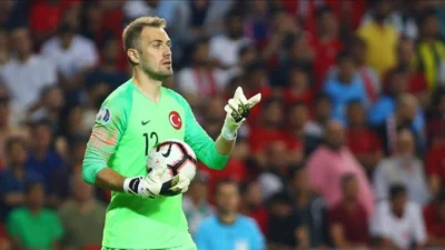 Fenerbahçe’de Mert Günok’un Gençlerbirliği maçında oynayıp oynamayacağı merak ediliyor. Tecrübeli