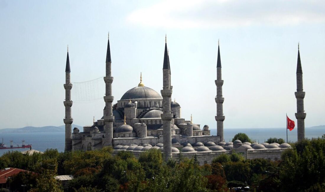 Mevlit Kandili’nin doğru yazımı merak ediliyor. TDK’ye göre doğru kullanım