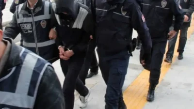 Ankara’da internet üzerinden erkeklerle tanışıp sevgili olma vaadiyle ev ve