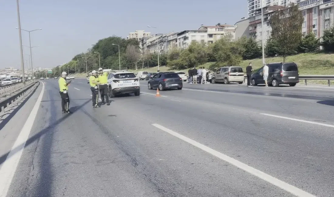 Sultangazi TEM Otoyolu’nda 10 aracın karıştığı zincirleme kaza meydana geldi.