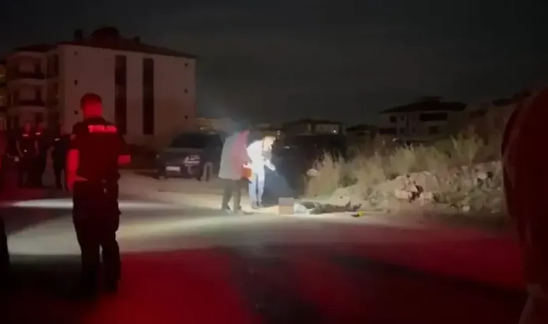 Çorum’da Ümit Yılmaz’ın (46), yolda tabancayla başından vurulmuş cesedi bulundu.