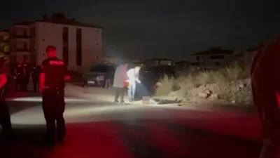 Çorum’da Ümit Yılmaz’ın (46), yolda tabancayla başından vurulmuş cesedi bulundu.