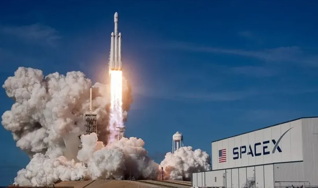 SpaceX’e ait dev roket parçası Ay’a doğru ilerliyor. Beklenen çarpışmanın