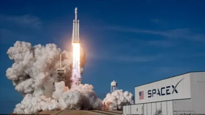 SpaceX’e ait dev roket parçası Ay’a doğru ilerliyor. Beklenen çarpışmanın