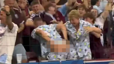 UEFA Süper Kupa'da Aston Villa'nın golü sonrası bir taraftarın sıra