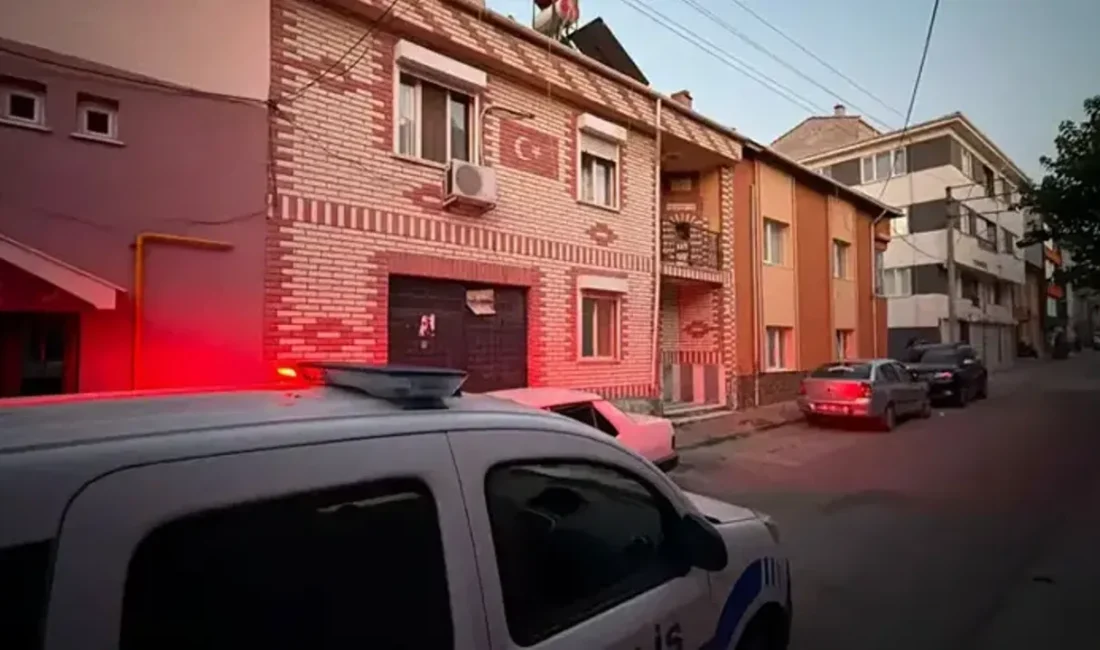 Eskişehir’de komşuların kötü koku ihbarı üzerine eve giren ekipler, 70