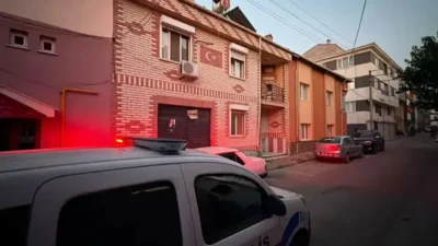 Eskişehir’de komşuların kötü koku ihbarı üzerine eve giren ekipler, 70