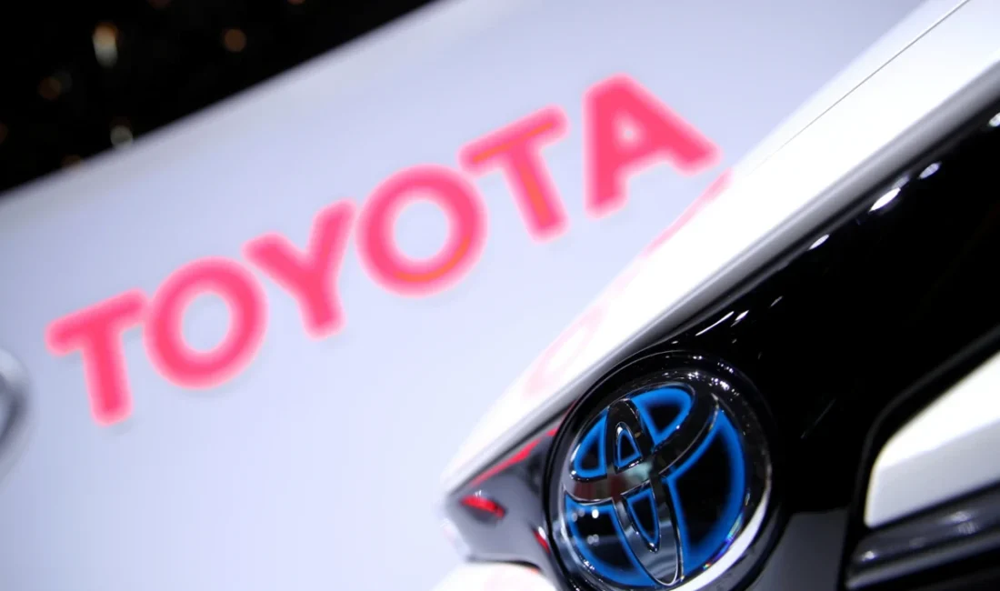 Japon otomobil üreticisi Toyota'nın gösterge paneli ekranında olası arızalar dolayısıyla