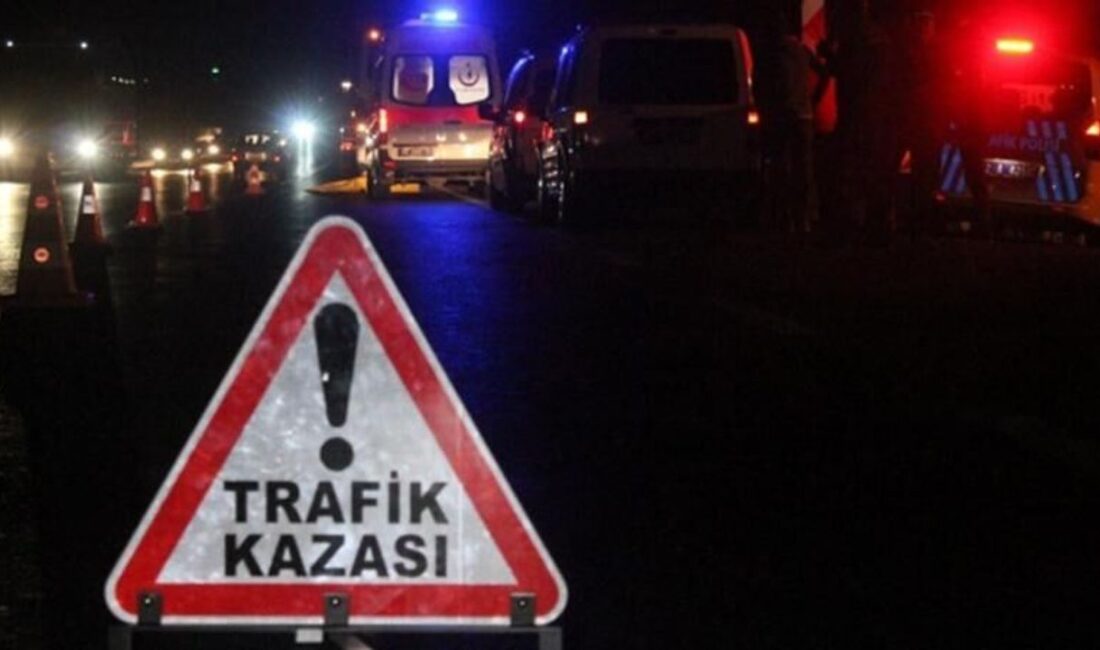D-100 Karayolu Büyükçekmece mevkiinde kontrolden çıkan otomobil, durağa yanaşan İETT