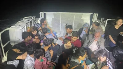 Çanakkale'nin Ayvacık ilçesi açıklarında Sahil Güvenlik Komutanlığı ekipleri tarafından göçmen