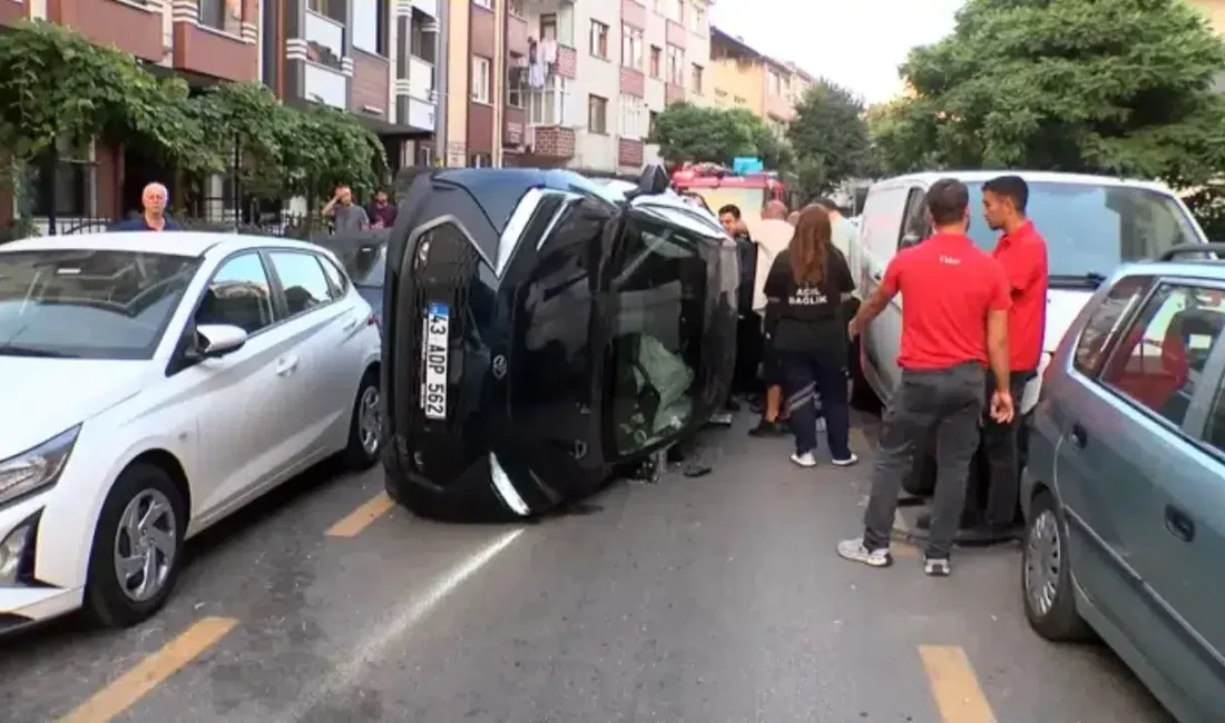Ümraniye'de sürücüsünün direksiyon hakimiyetini kaybettiği otomobil, park halindeki 3 araca