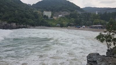 Zonguldak Valiliği, olumsuz hava şartları nedeniyle il genelinde denize girmenin